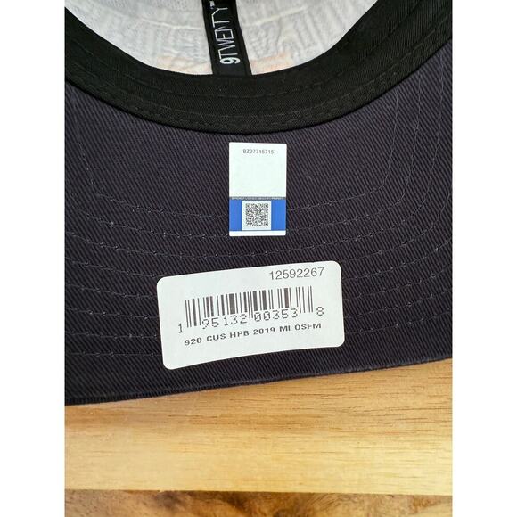 NWT Michigan Wolverines New Era SnapBack Baseball Cap Adult Navy 9Twenty - Picture 2 of 4